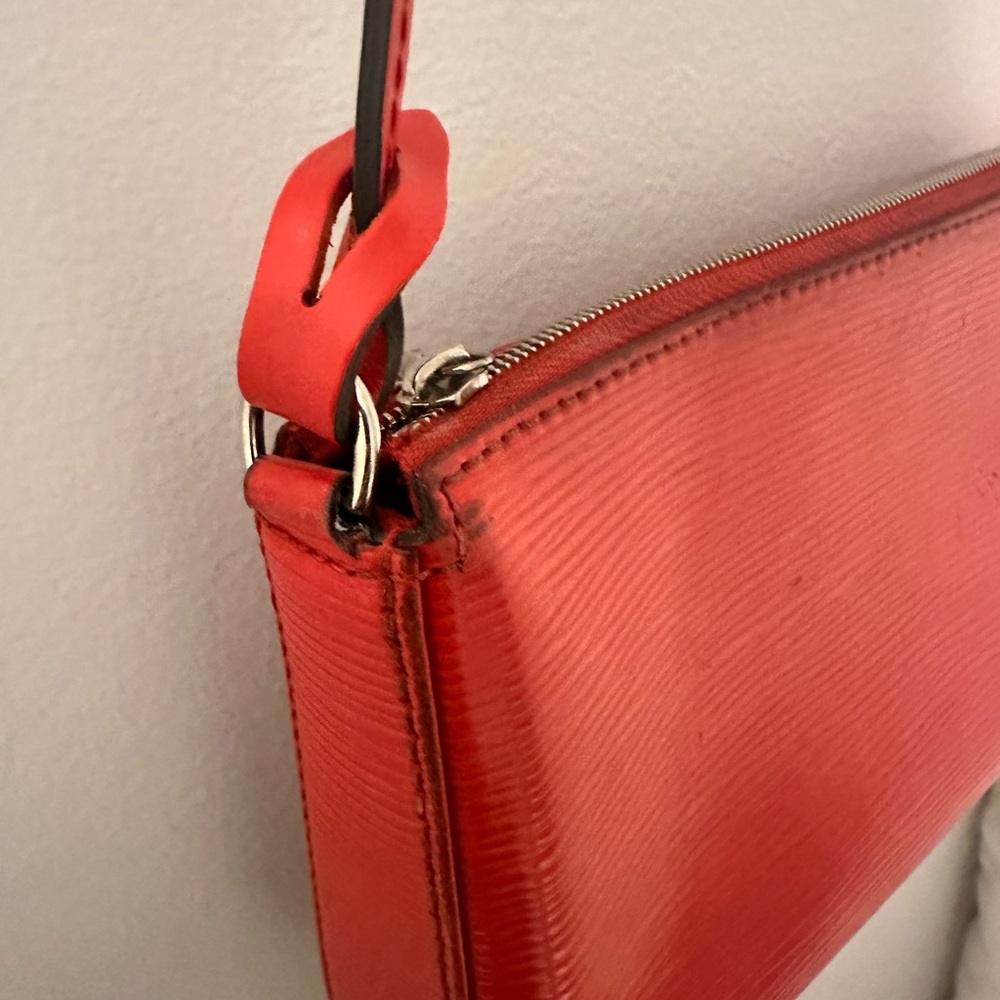 Louis Vuitton Red Epi Pochette Shoulder Bag - Picture 3 of 9